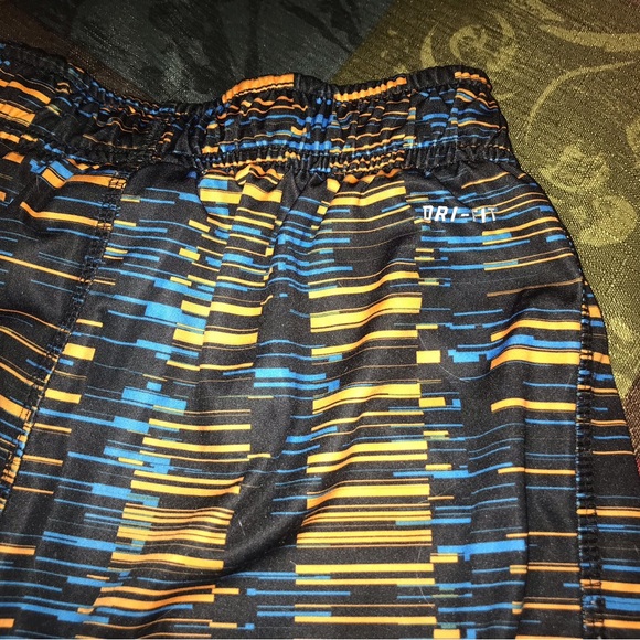 BOYS NIKE DRI-FIT BERMUDAS - Picture 5 of 8